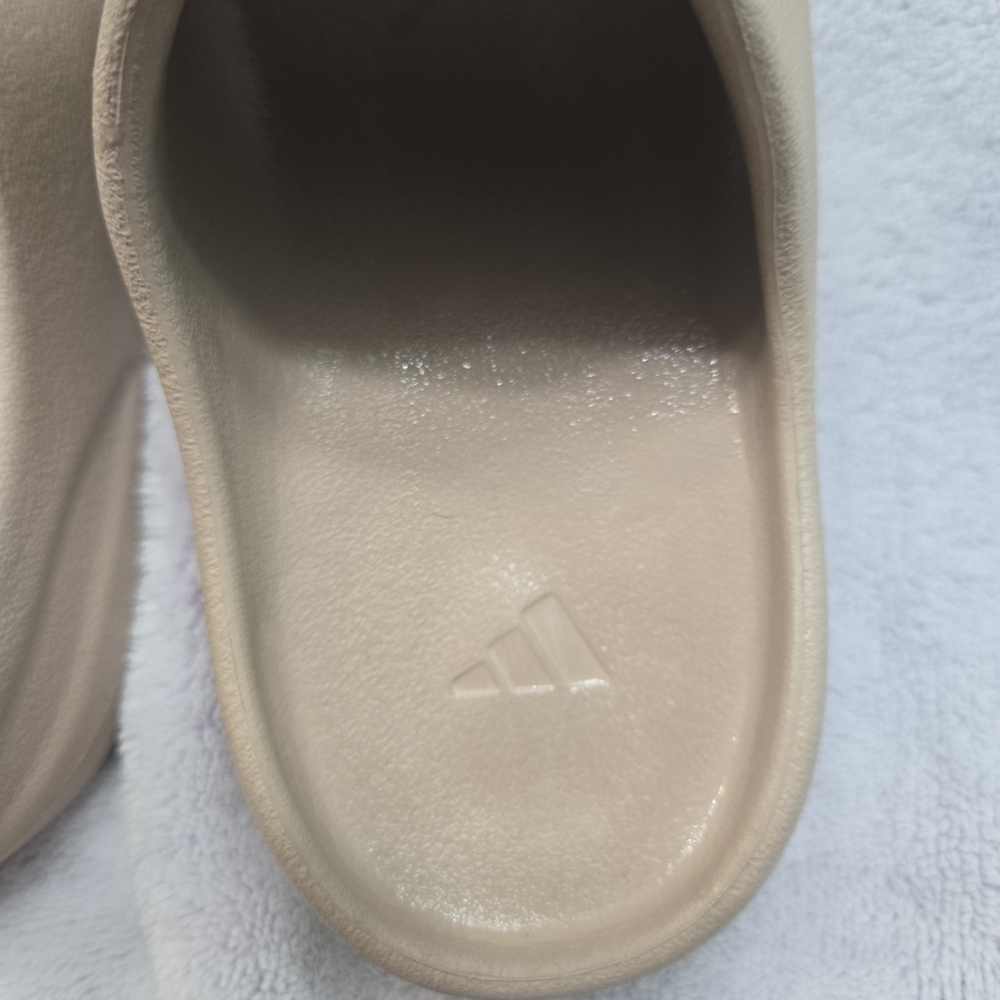 Yeezy - Picture 3 of 6